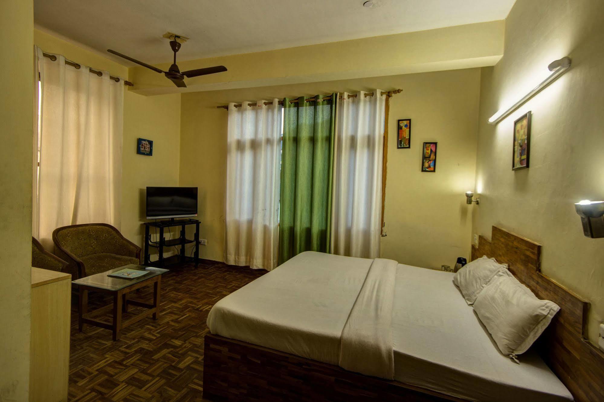 Kalinga Grand Hotel Manāli Esterno foto