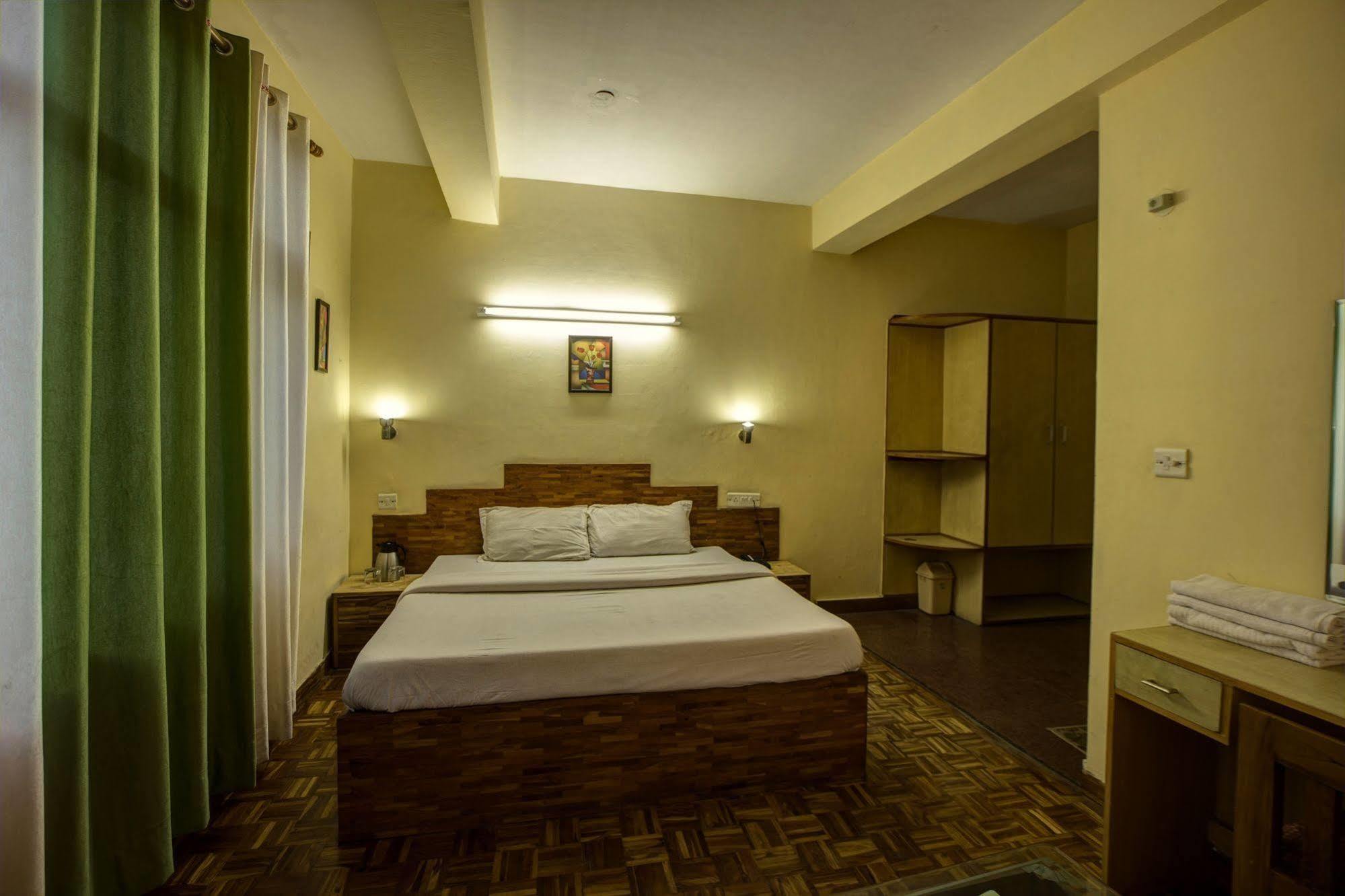 Kalinga Grand Hotel Manāli Esterno foto