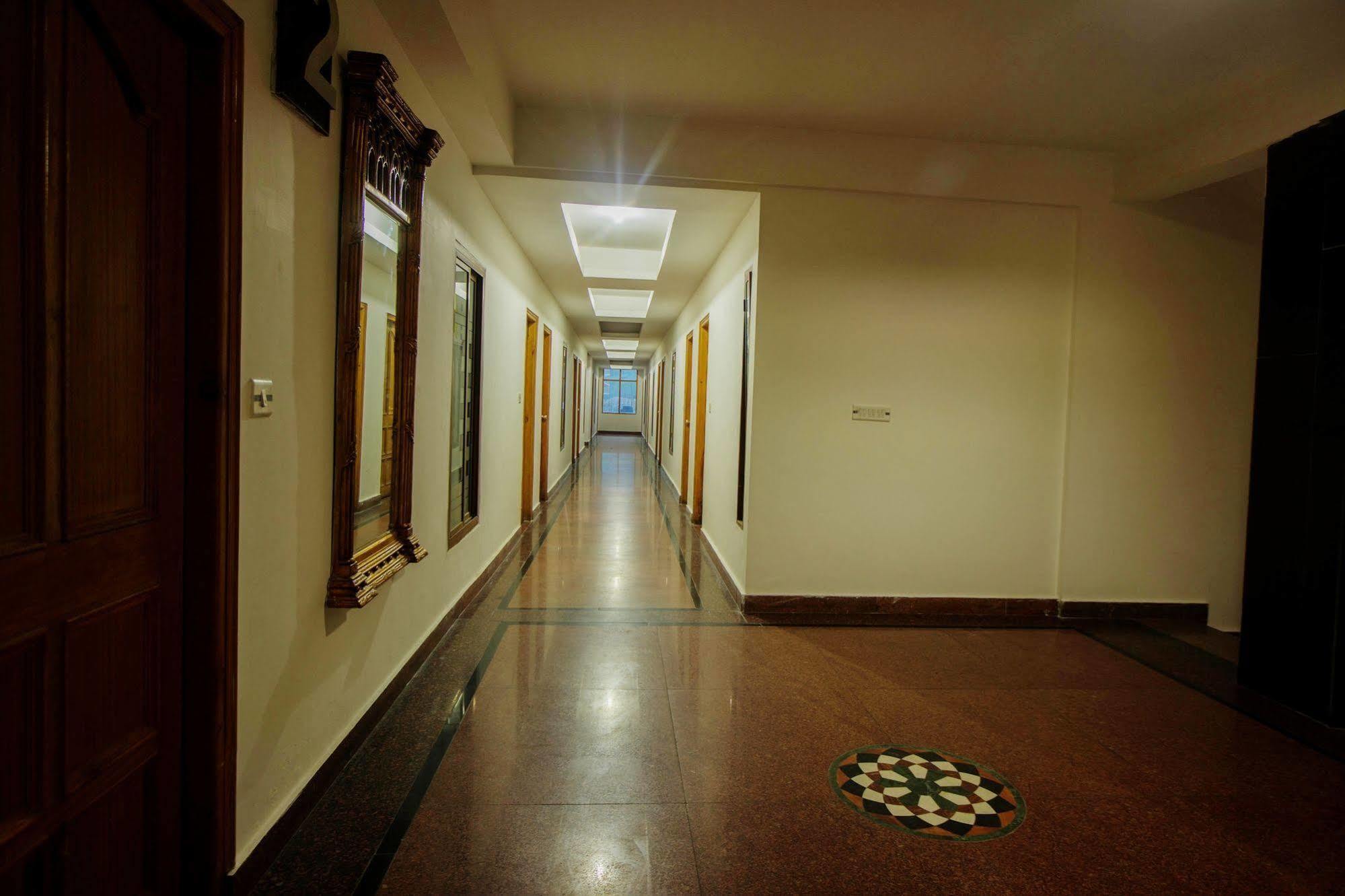 Kalinga Grand Hotel Manāli Esterno foto